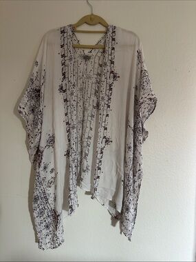 Ecote Kimono with red and Blue Floral Print